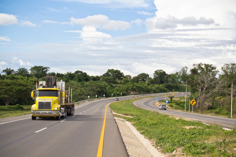 Imagen relacionada con Presidente Santos entregará más kilómetros en la Ruta del Sol 2