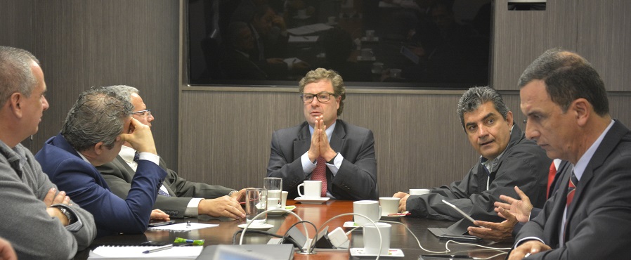 Imagen relacionada con Presidente de la ANI y dirigentes del Quindío revisan proyectos de infraestructura para la región