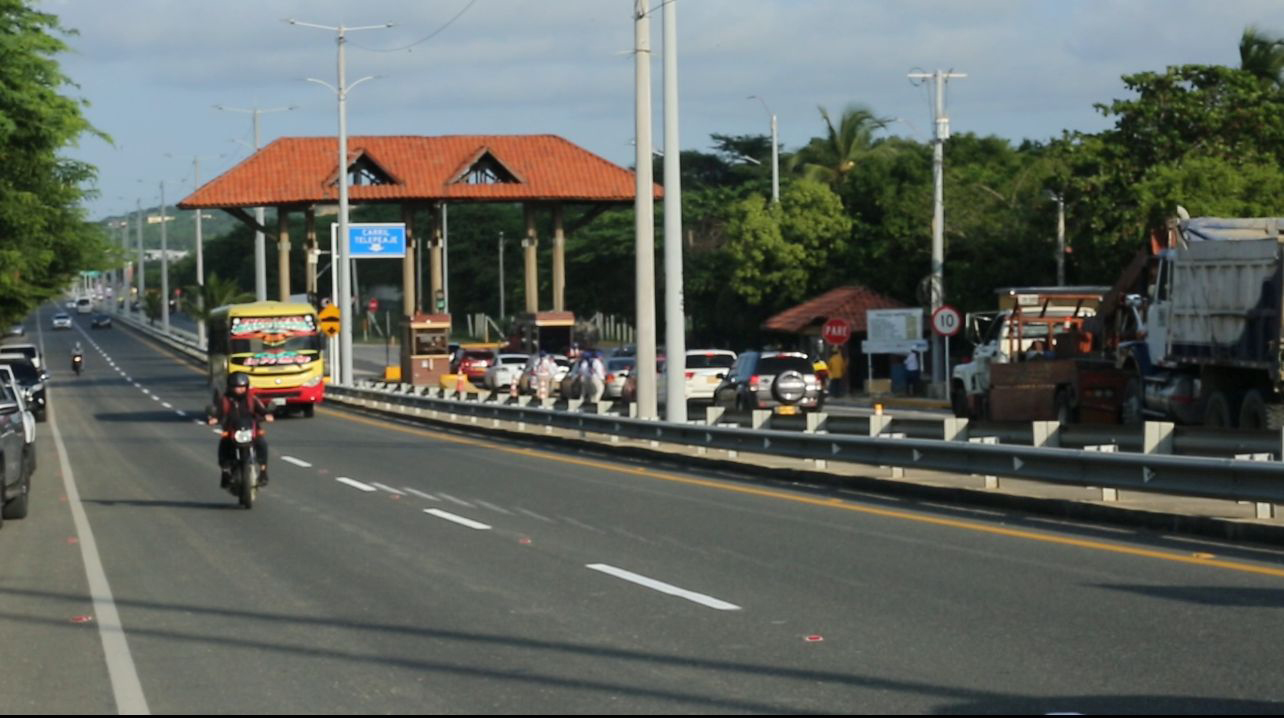 Imagen relacionada con Hay acuerdo entre la ANI y comunidad de Puerto Colombia: se reactivará únicamente el cobro para las categorías de carga en el peaje Papiros.
