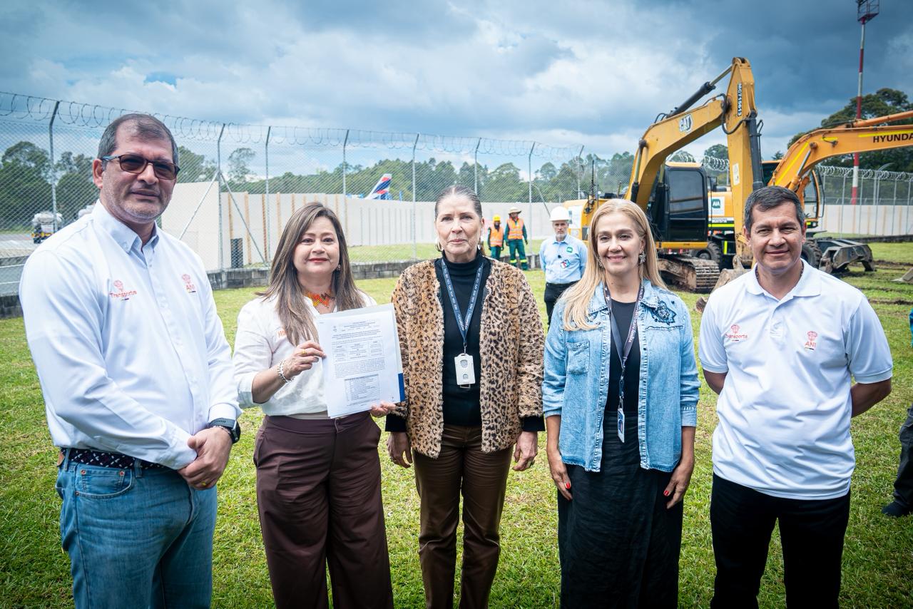 Imagen relacionada con Con la puesta de la ‘primera piedra’, inician las obras que mejorarán el aeropuerto José María Córdova