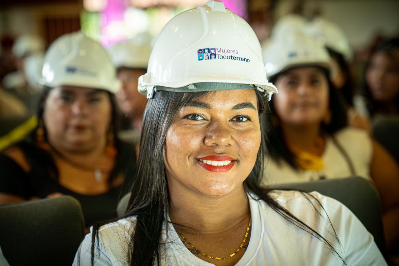 Imagen relacionada con ANI y Concesionaria Camino del Pacífico certifican 210 mujeres vallecaucanas formadas en infraestructura