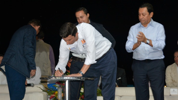 Imagen relacionada con Vicepresidente Vargas Lleras realizó maratónica jornada de Infraestructura y Vivienda en Santander