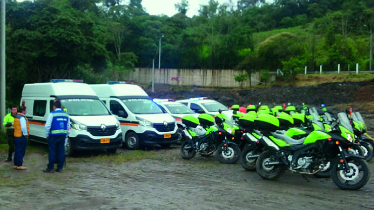 Imagen relacionada con La ANI a través de la Concesión del Sisga entregó 482 implementos de seguridad a la Policía de Tránsito y Transporte