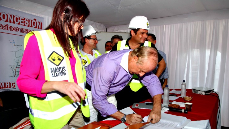 Imagen relacionada con Gobierno Nacional firma primeros contratos de 4G que jalonarán la economía
