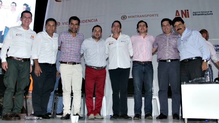 Imagen relacionada con Firmado contrato para construir autopista que reduce distancia entre Neiva y Girardot