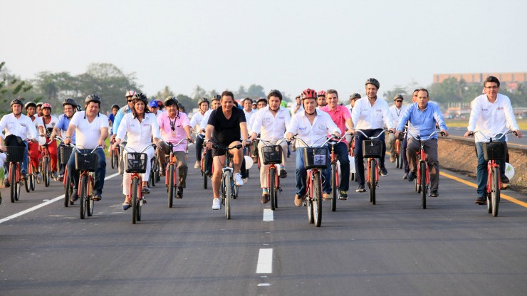 Imagen relacionada con Con ciclo paseo el Presidente Juan Manuel Santos inauguró la vía paralela a la circunvalar de Montería