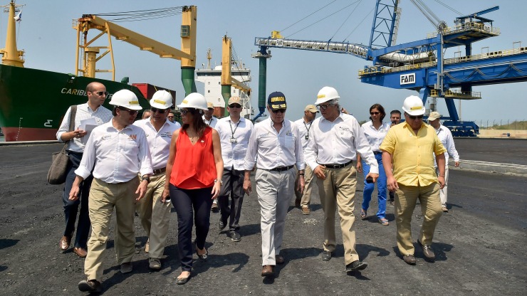 Imagen relacionada con Gobierno Nacional inauguró obras del primer puerto en Colombia que exportará coque de petróleo