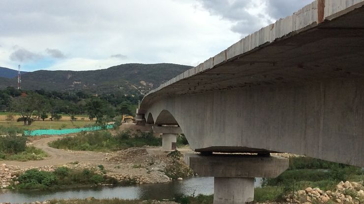 Imagen relacionada con Se ultiman detalles en construcción sobre puente en el río Pamplonita en el anillo vial occidental