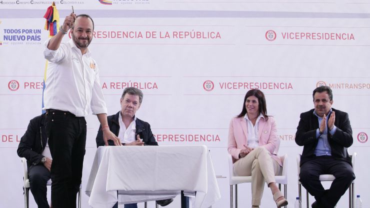 Imagen relacionada con Presidente y Vicepresidente firmaron contrato de Autopista 4G Rumichaca-Pasto