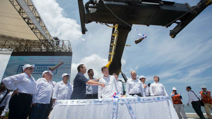 Imagen relacionada con En Cartagena, Vicepresidente Vargas Lleras inauguró Puerto Bahía, moderna terminal especializada en hidrocarburos
