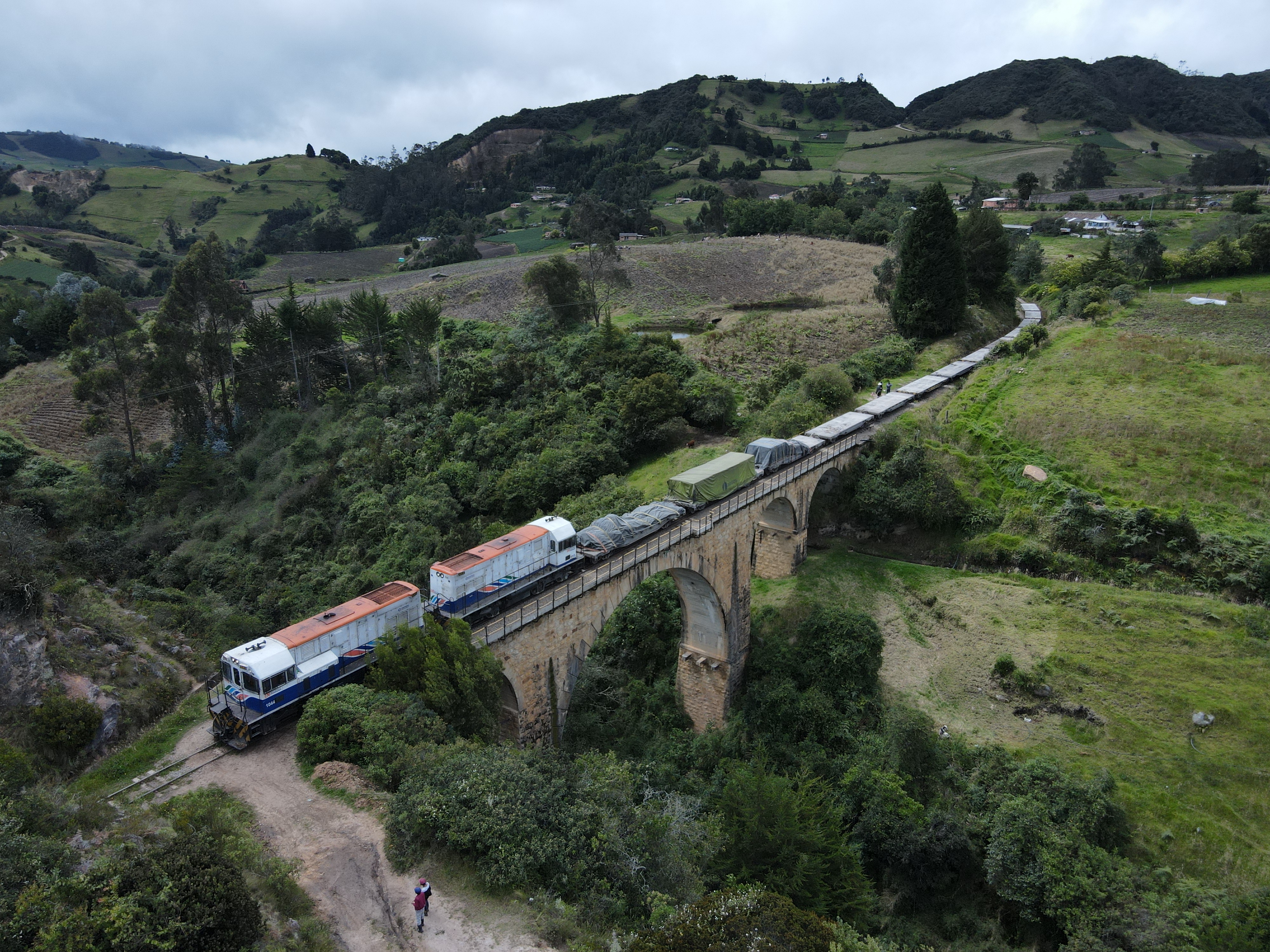 Imagen relacionada con ANI adjudicó proyectos de obras públicas en los corredores férreos Bogotá-Belencito y Pacífico con una inversión de $564.958 millones