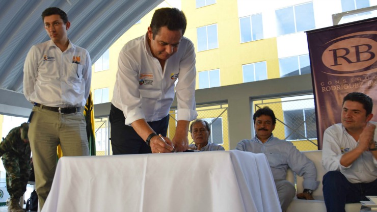 Imagen relacionada con Vicepresidente Vargas Lleras puso en marcha pre-construcción de Autovía Neiva-Girardot
