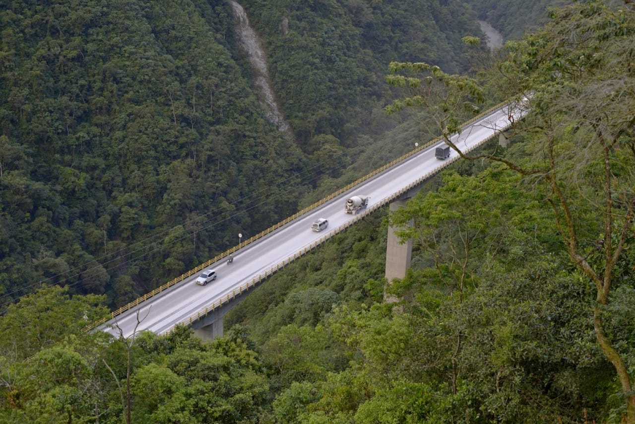 Imagen relacionada con Mintransporte anuncia inversión de 30 mil millones de pesos para atacar de manera inmediata puntos críticos de la vía Bogotá-Villavicencio