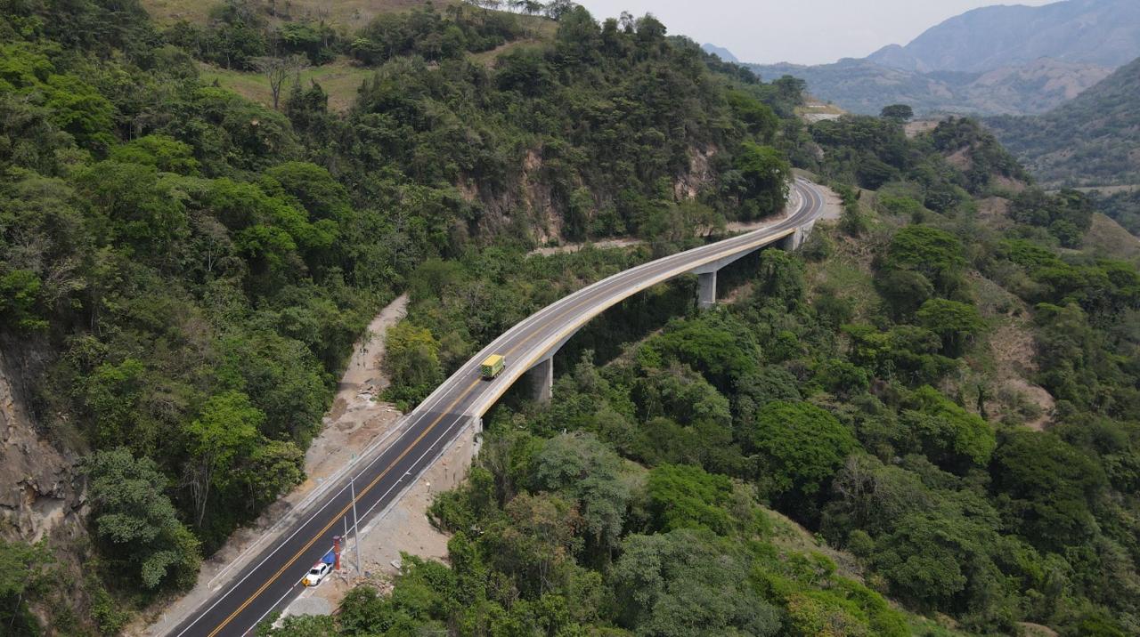 Imagen relacionada con Con la entrega de 46 km de mejoramiento vial, el Gobierno nacional pondrá en operación y mantenimiento el proyecto 4G Autopista Conexión Pacífico 3
