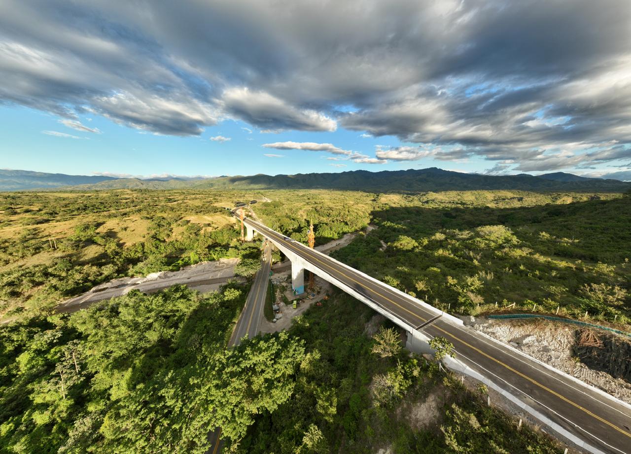 Imagen relacionada con Gobierno del Cambio finaliza obras de modernización en la Unidad  Funcional 2 del proyecto vial Santana-Mocoa-Neiva, que conecta  Campoalegre y Gigante