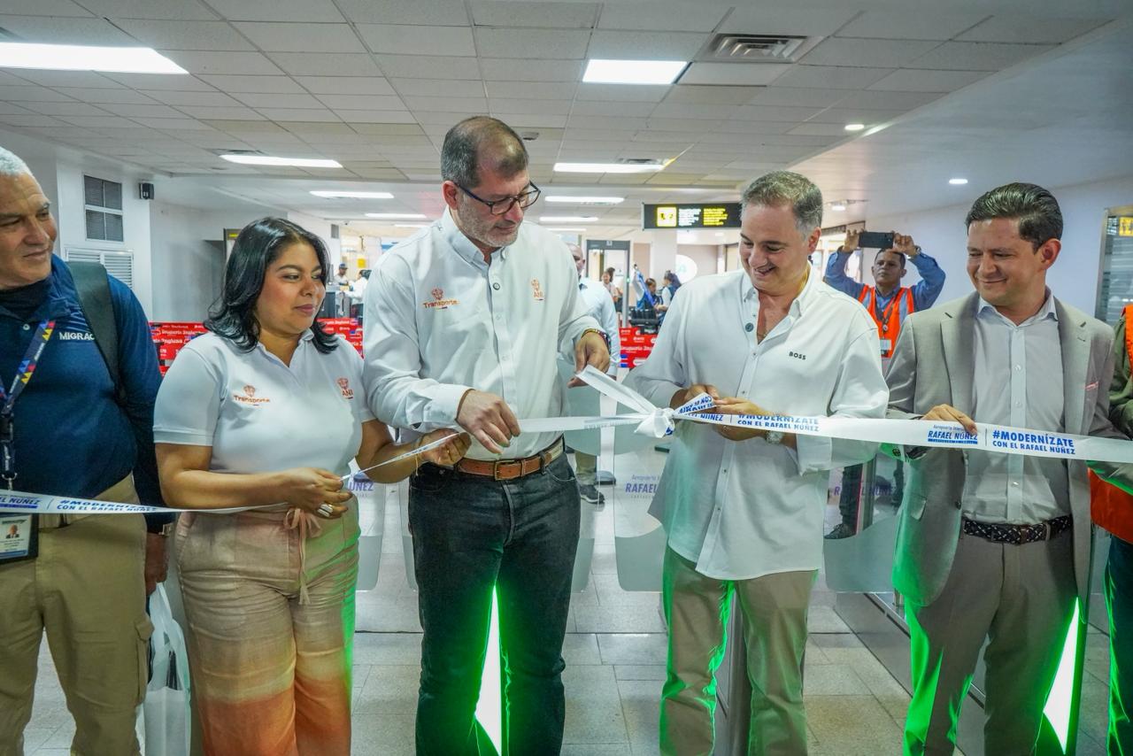 Imagen relacionada con Aeropuerto de Cartagena inaugura tecnología que reduce en 40% los tiempos de ingreso de pasajeros