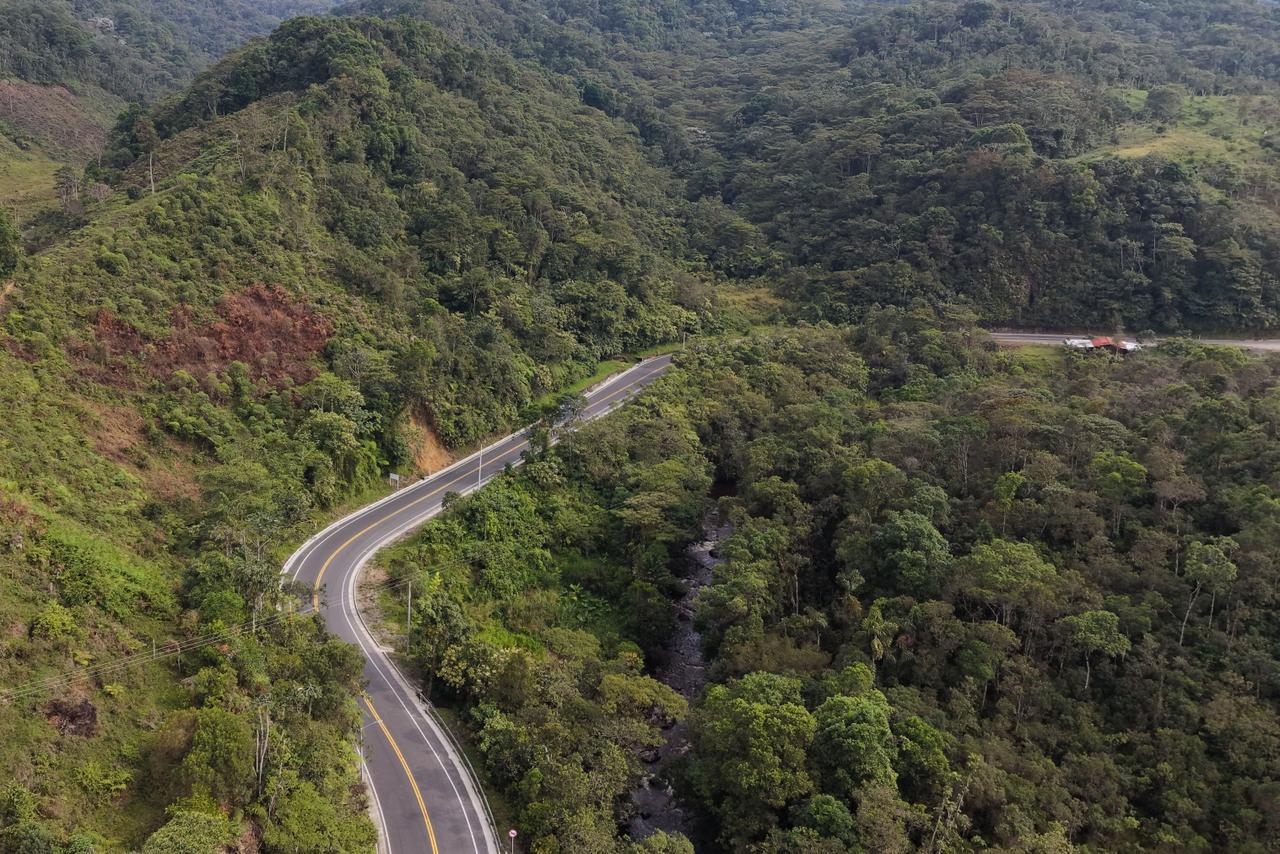 Imagen relacionada con Viajeros disfrutarán en Semana Santa de moderna vía: finalizan las obras de rehabilitación de 61 km entre Pitalito y San Juan de Villalobos, en el proyecto Santana – Mocoa – Neiva