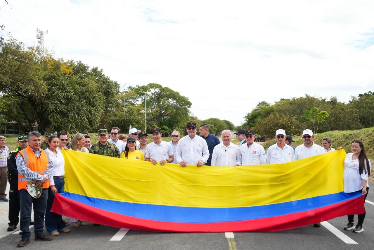 Imagen relacionada con Gobierno del Cambio pone en funcionamiento 21.9 km entre Neiva y Campoalegre, en el proyecto Santana – Mocoa – Neiva
