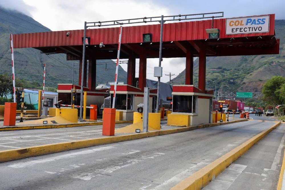 Imagen relacionada con Concesionarios de la ANI mantienen paso sin cobro de peaje para maquinaria amarilla y ayudas humanitarias en seis corredores viales