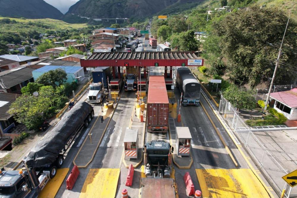 Imagen relacionada con ANI mantiene permanente monitoreo de corredores viales concesionados para garantizar movilización de maquinaria amarilla y ayudas humanitarias a damnificados del terremoto del pasado 10 de agosto