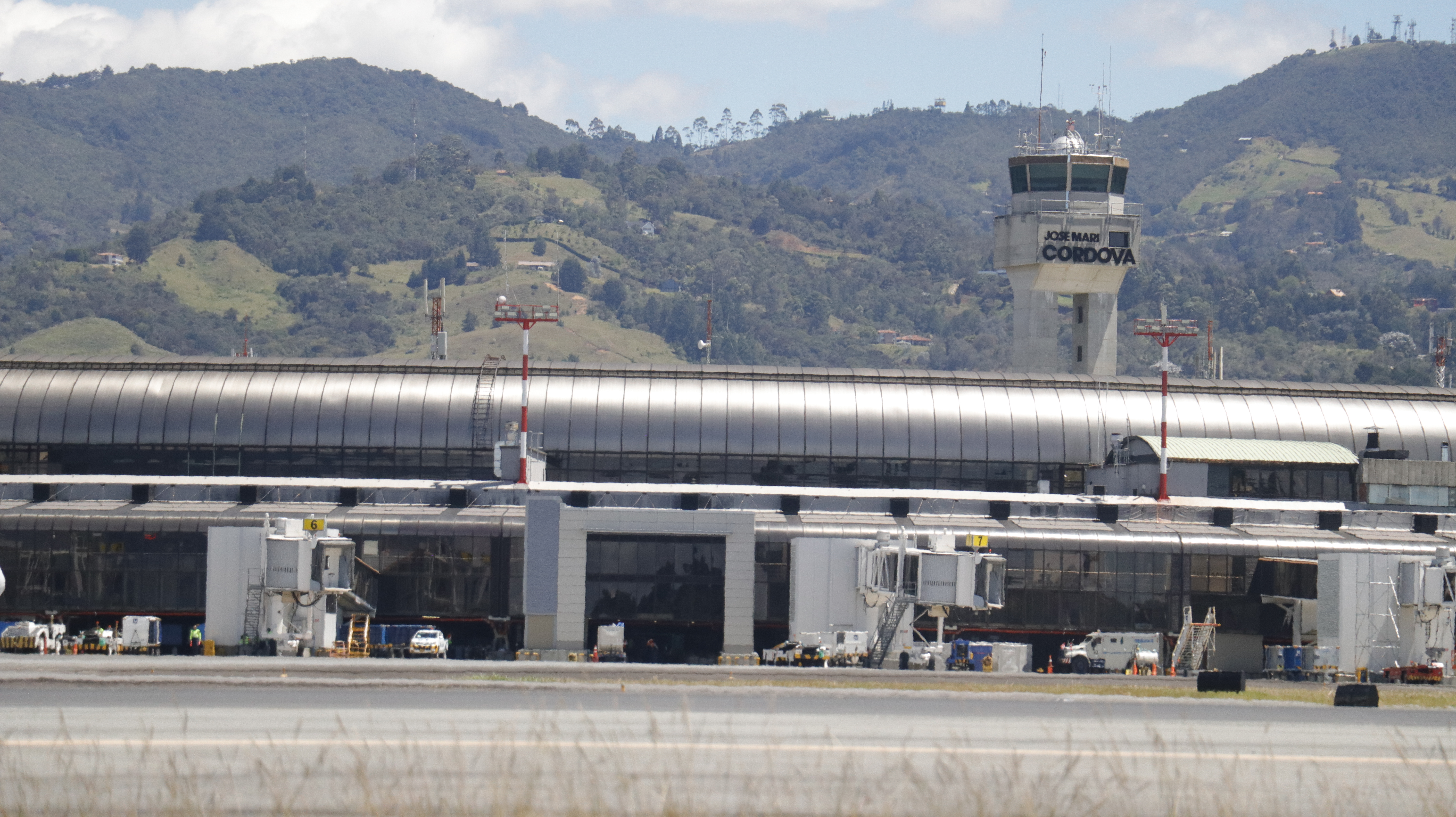 Pista del aeropuerto internacional José María Córdova de Rionegro entra a mantenimiento Pista del aeropuerto internacional José María Córdova de Rionegro entra a mantenimiento