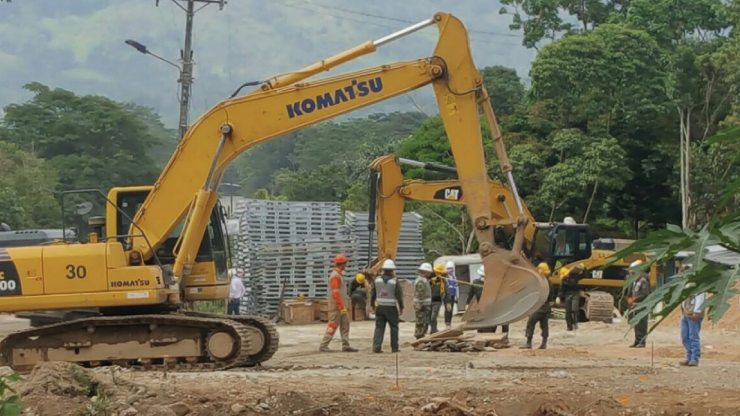 Avanza adecuación del terreno para armar puente metálico en Mocoa, Putumayo