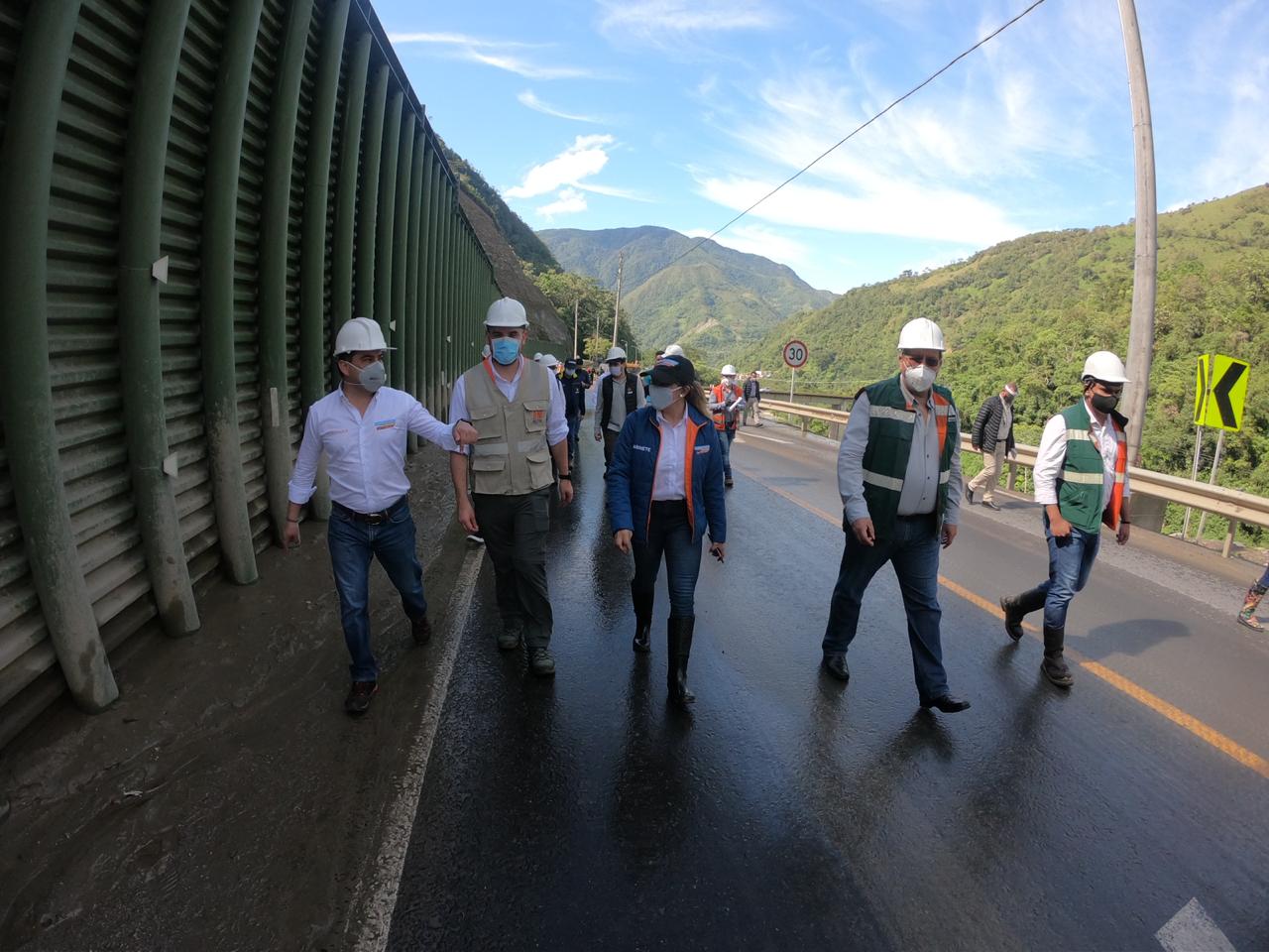 EL GOBIERNO NACIONAL EJECUTA IMPORTANTES OBRAS PARA MITIGAR EL IMPACTO DE LAS LLUVIAS EN LA VÍA BOGOTÁ-VILLAVICENCIO EL GOBIERNO NACIONAL EJECUTA IMPORTANTES OBRAS PARA MITIGAR EL IMPACTO DE LAS LLUVIAS EN LA VÍA BOGOTÁ-VILLAVICENCIO