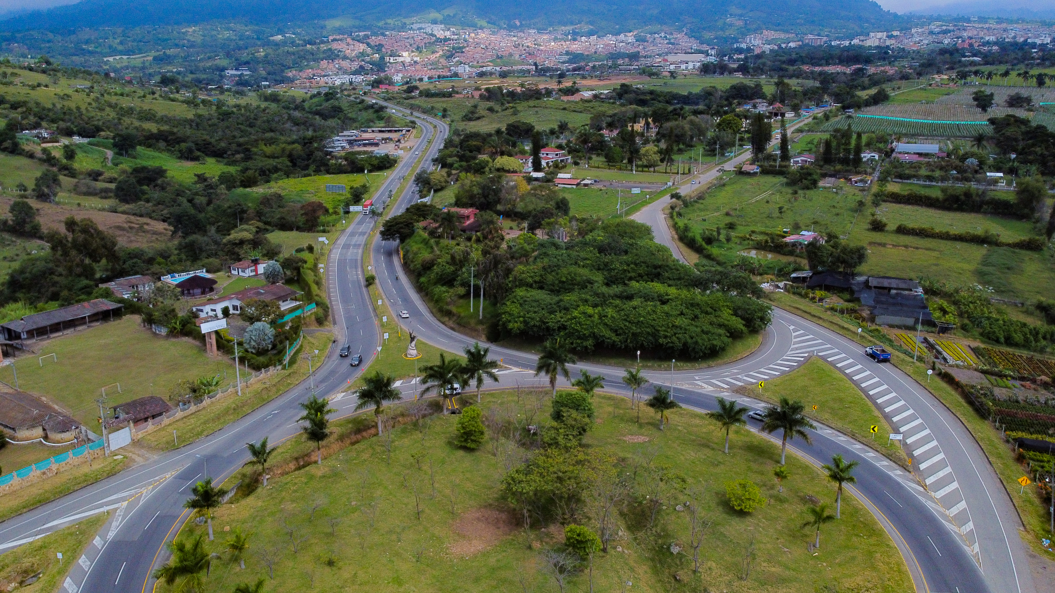 GOBIERNO REACTIVA LAS OBRAS EN EL PROYECTO IP AMPLIACIÓN A TERCER CARRIL BOGOTÁ- GIRARDOT GOBIERNO REACTIVA LAS OBRAS EN EL PROYECTO IP AMPLIACIÓN A TERCER CARRIL BOGOTÁ- GIRARDOT