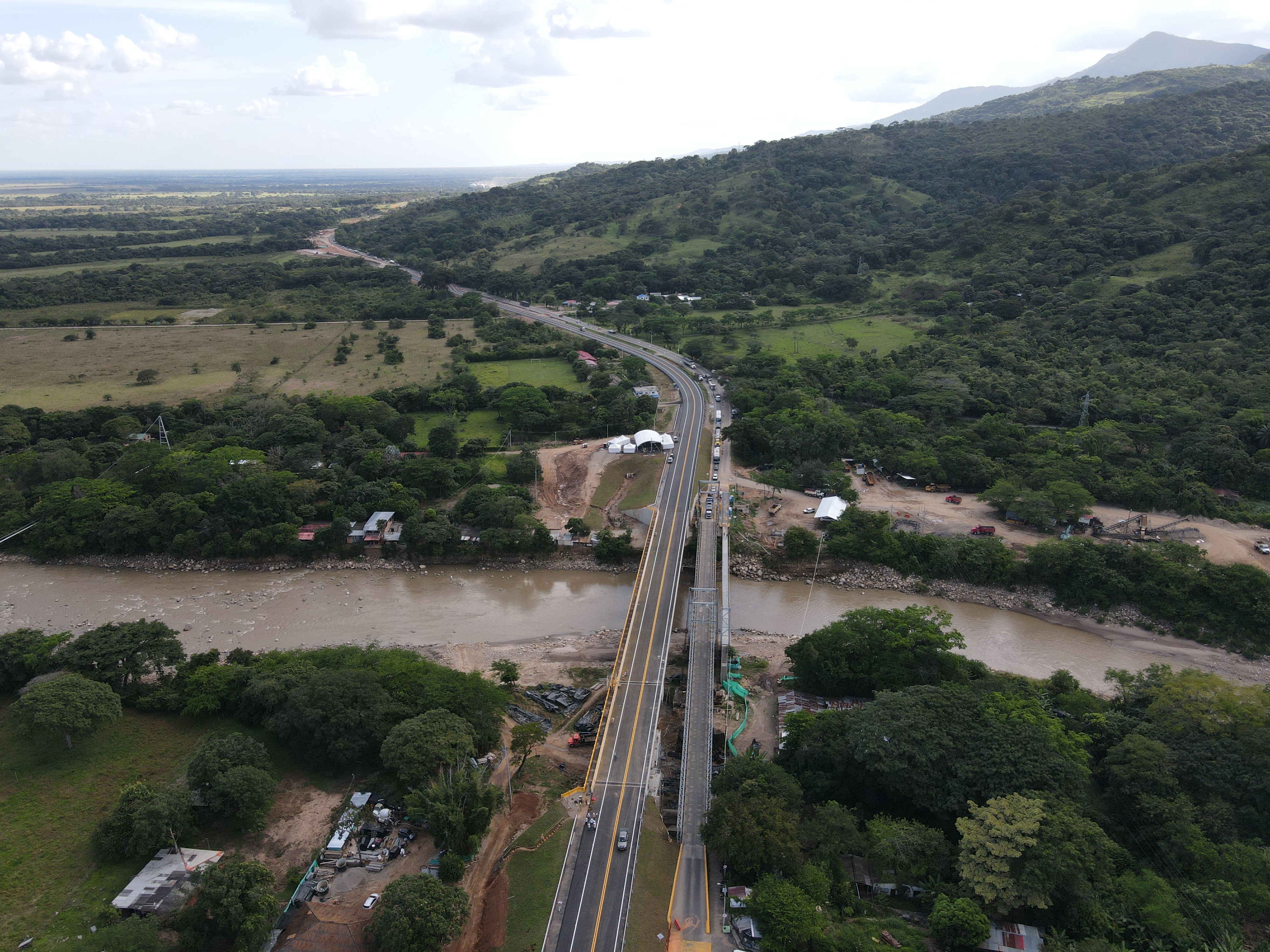 Gobierno Nacional inaugura el Puente Chárte, una obra que potencia el comercio con los Llanos Orientales