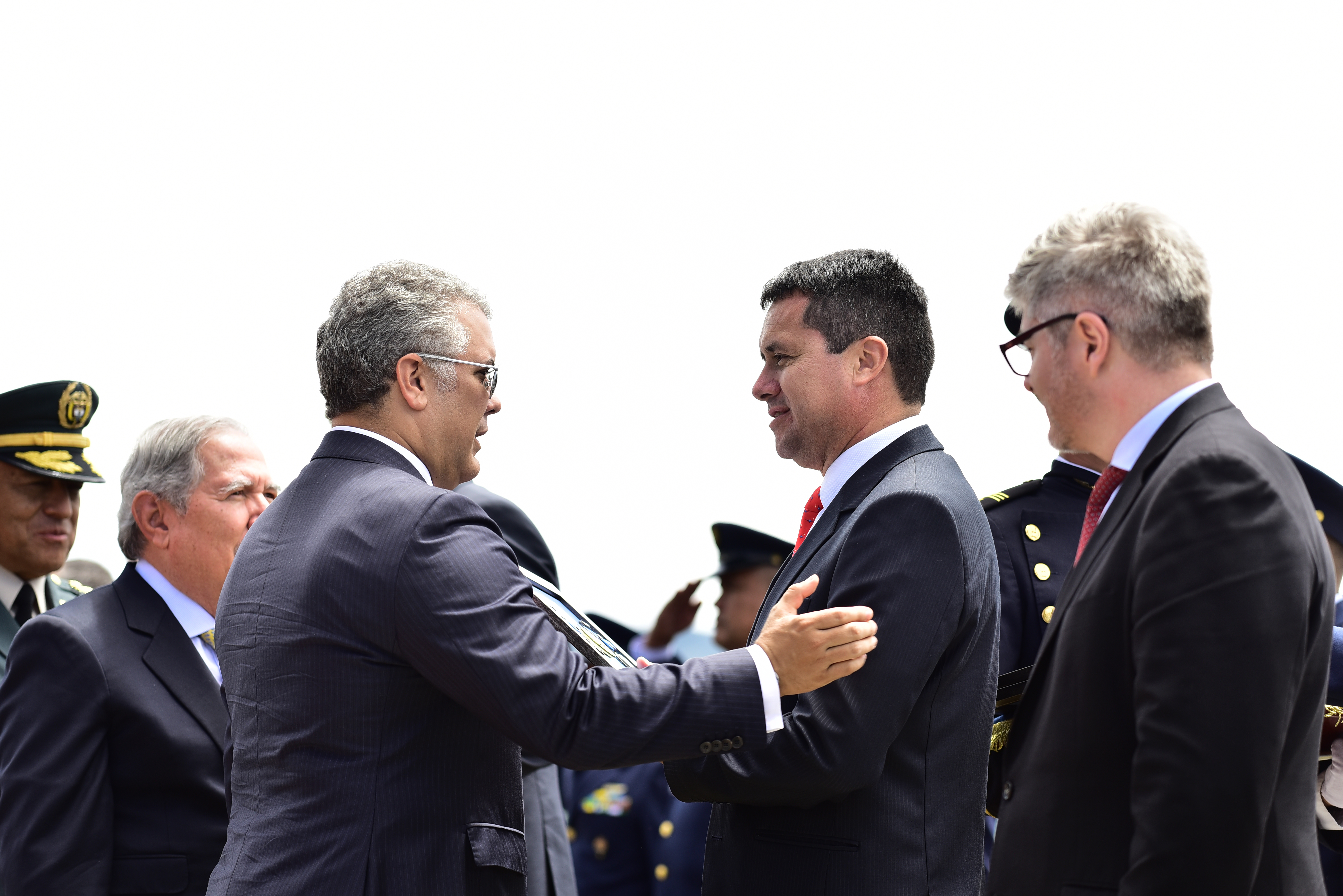 La Fuerza Aérea Colombiana exalta la labor de la ANI con la Medalla Militar ‘Marco Fidel Suárez’