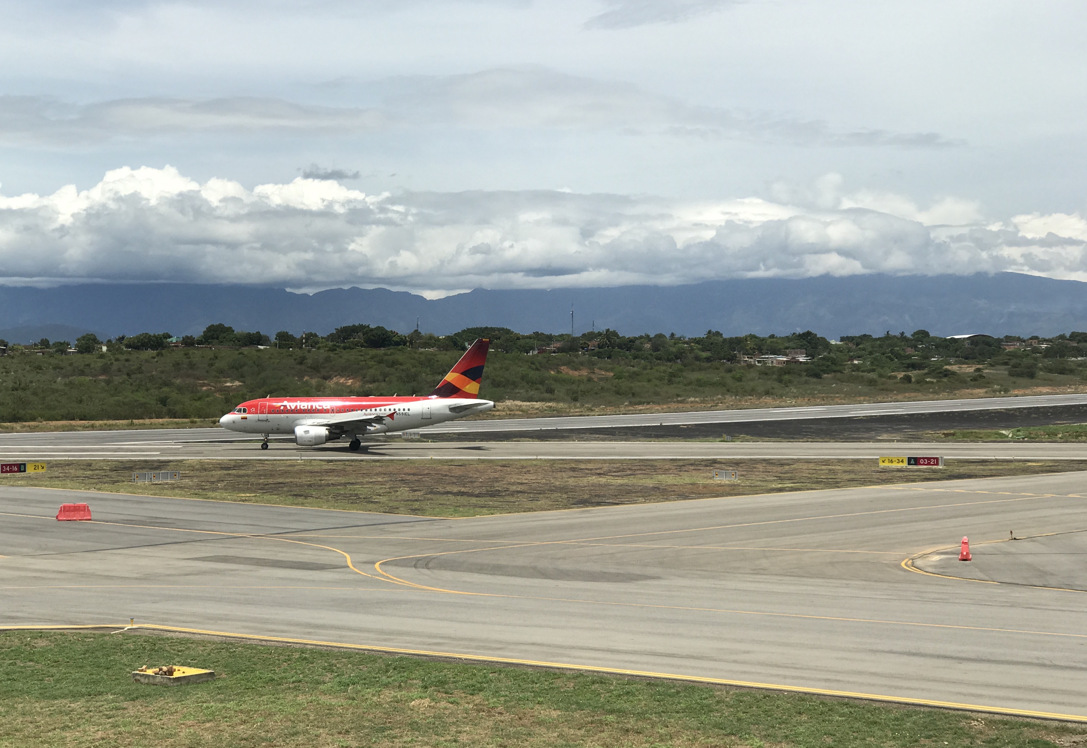 ANI lidera plan piloto para controlar invasiones en el perímetro de sus aeropuertos concesionados ANI lidera plan piloto para controlar invasiones en el perímetro de sus aeropuertos concesionados
