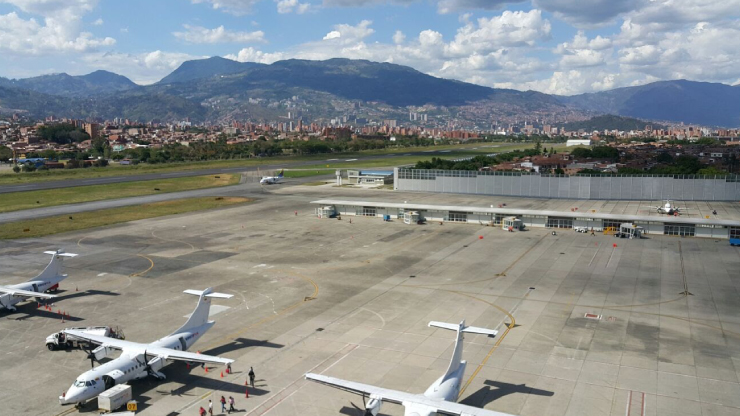 En firme autorización de la zona primaria aduanera del aeropuerto Olaya Herrera de Medellín