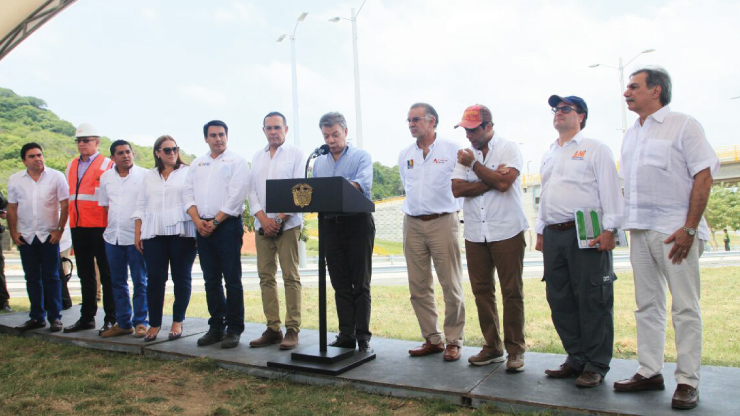 Presidente Santos inaugura 12 kilómetros de mejoramiento en vía entre Puerto Colombia y Barranquilla Presidente Santos inaugura 12 kilómetros de mejoramiento en vía entre Puerto Colombia y Barranquilla