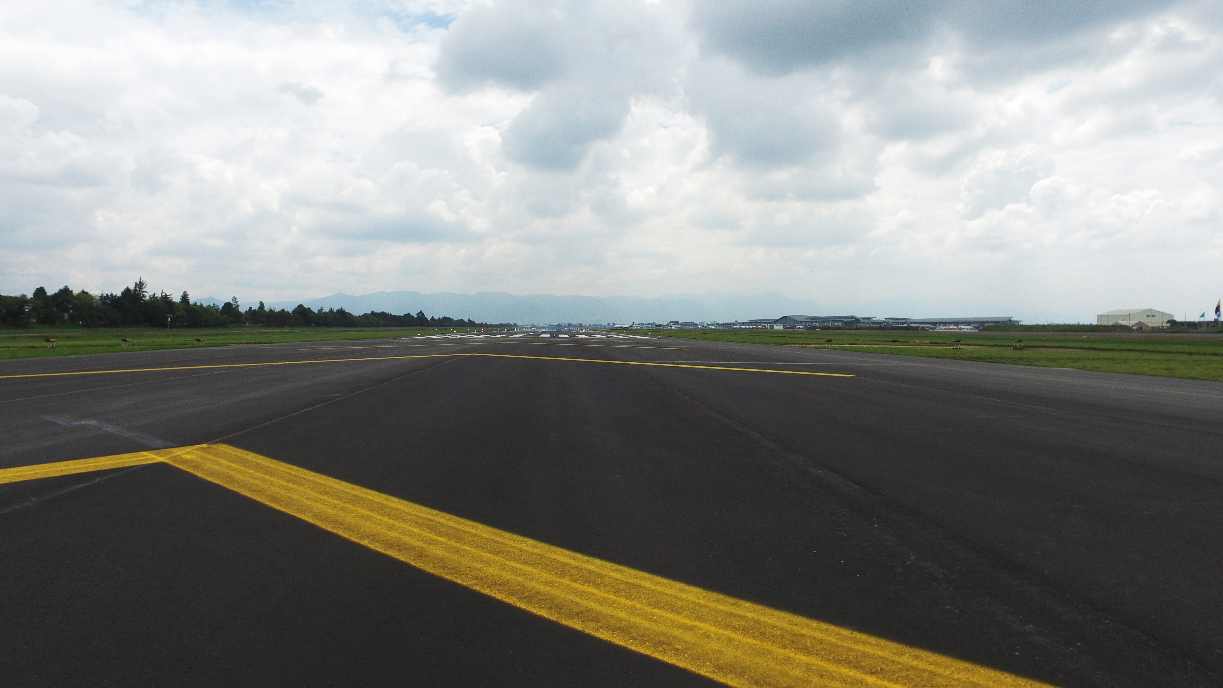 Culmina repavimentación de la pista norte del Aeropuerto El Dorado de Bogotá