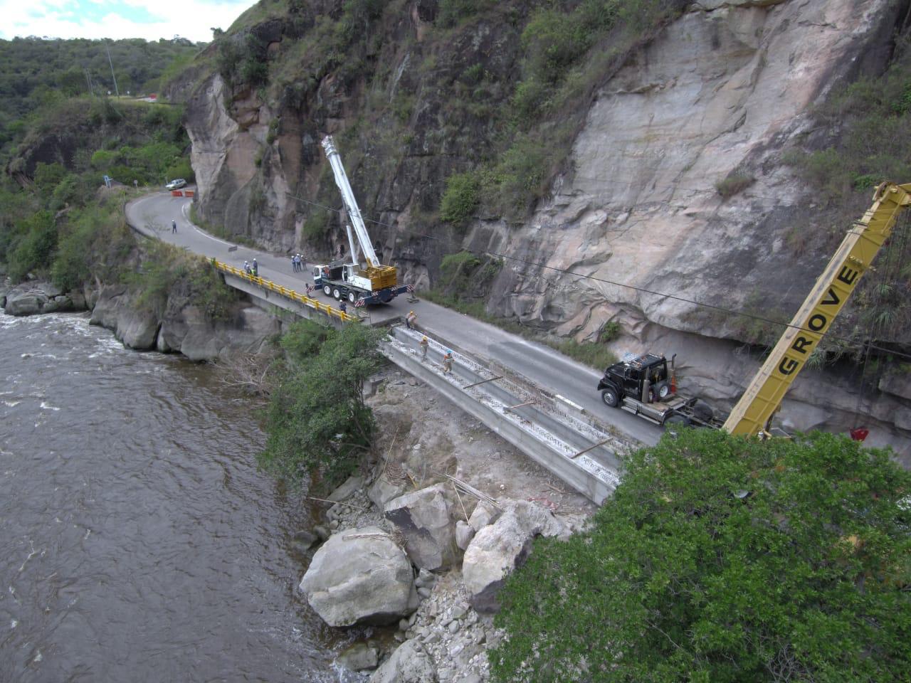 ANI realiza obras para recuperar el paso a dos carriles en el puente del sector de Pericongo, del corredor Neiva - Pitalito