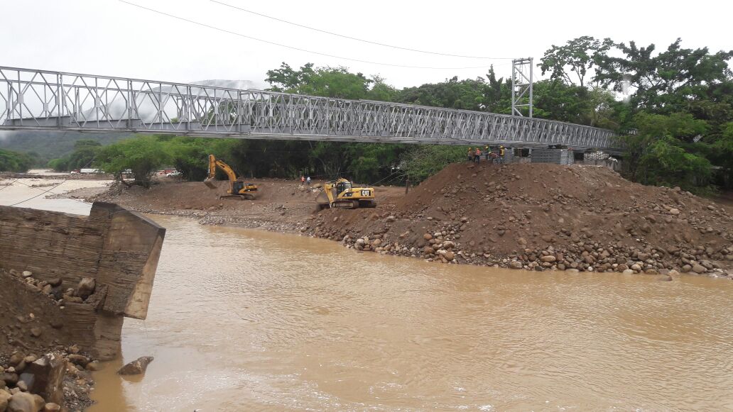 A buen ritmo avanza la construcción del puente metálico sobre el río Charte