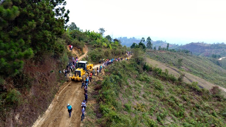 Gobierno, sector privado y comunidades indígenas, desarrollan iniciativa de RSE para recuperar vías del Cauca afectadas por conflicto armado Gobierno, sector privado y comunidades indígenas, desarrollan iniciativa de RSE para recuperar vías del Cauca afectadas por conflicto armado