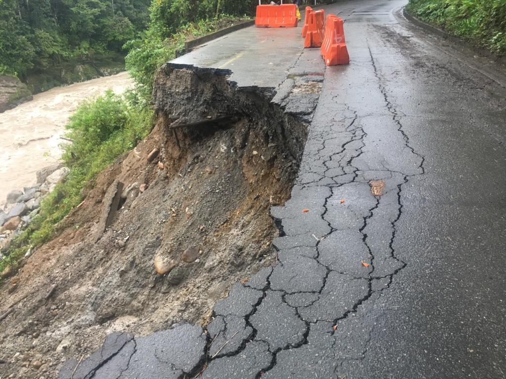 ANI, a través de Concesión Aliadas para El Progreso, atiende emergencia en la vía Villagarzón-Mocoa