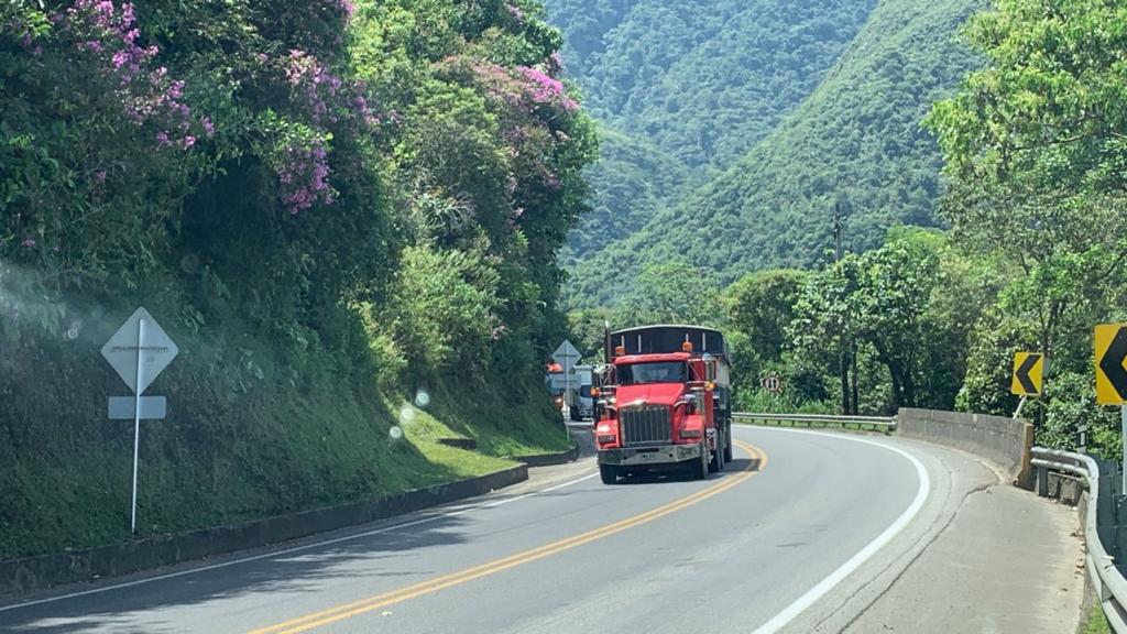 Desde el día de ayer operación bajo el sistema de Bypass (tráfico bidireccional) desde el K65+000 puente La Pala hasta el K71+500 sector Pipiral Desde el día de ayer operación bajo el sistema de Bypass (tráfico bidireccional) desde el K65+000 puente La Pala hasta el K71+500 sector Pipiral