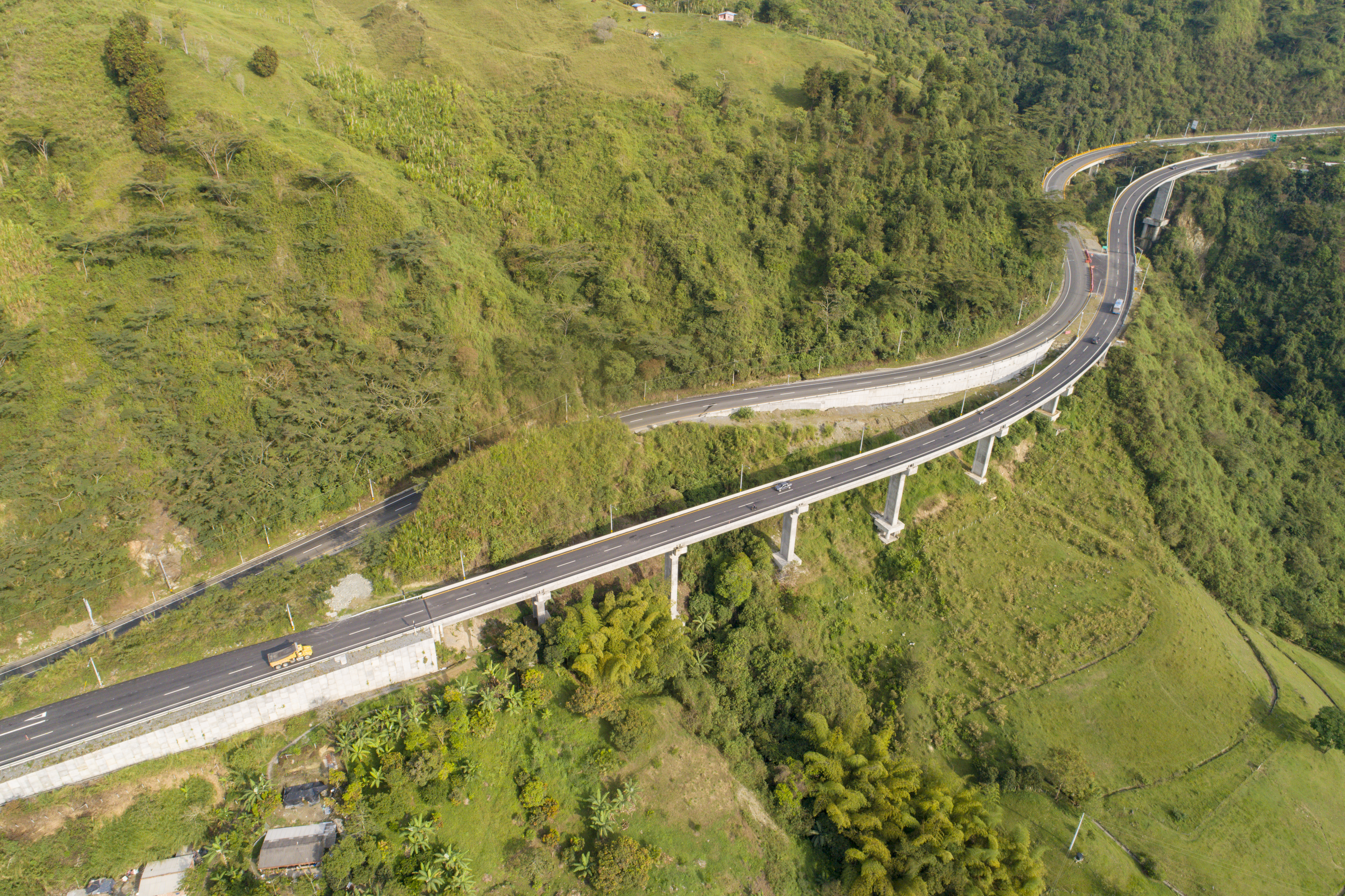 El Gobierno nacional entrega 19 kilómetros de doble calzada en el proyecto Autopista al Mar 1: se benefician 2.600.000 habitantes El Gobierno nacional entrega 19 kilómetros de doble calzada en el proyecto Autopista al Mar 1: se benefician 2.600.000 habitantes