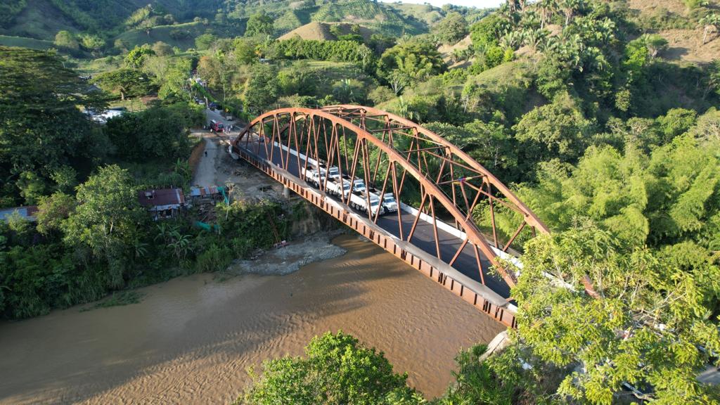 Ministerio de Transporte pone al servicio el puente El Alambrado que permite el restablecimiento de la movilidad entre Quindío y Valle del Cauca 