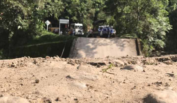 Inicia demolición de puente que colapsó en el corredor vial Sisga - El Secreto Inicia demolición de puente que colapsó en el corredor vial Sisga - El Secreto
