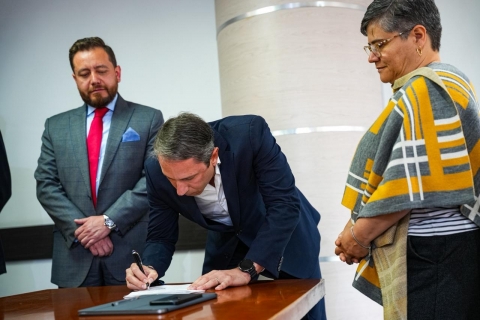 Consolidamos un hito clave para la movilidad con la firma del Acta de Inicio para la ampliación de la Autopista Norte en el proyecto Accesos Norte Fase II