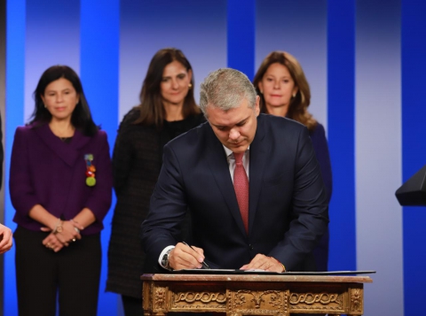 Gobierno Nacional acaba con los pliegos sastre en infraestructura y transporte