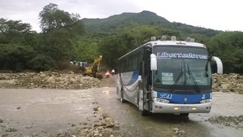 Se habilitó el paso para buses por el río Charte