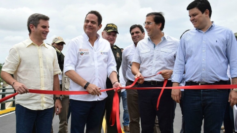 El Vicepresidente Vargas Lleras llegó al departamento para inaugurar el Puente de Cereté y firmar los contratos de obra de la Autopista de Cuarta Generación Antioquia-Bolívar y la Carretera K15-Ye de Morales-Tierralta.