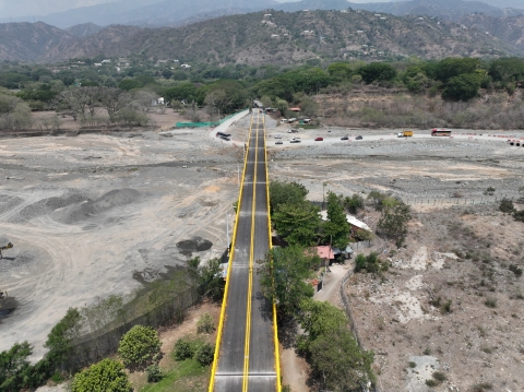 Finalizan los trabajos de reparación del puente Tonusco que comunica a Medellín con Santa Fe de Antioquia y el Urabá antioqueño: se restablece la movilidad en su totalidad 
