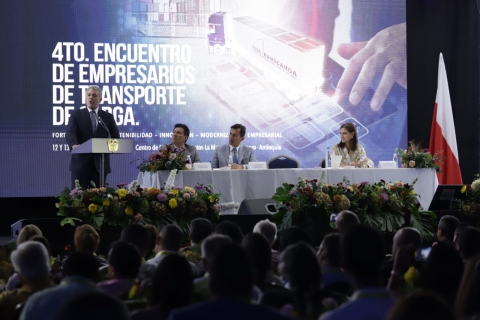 Presidente Duque anuncia que se reabrirá la vía Bogotá-Villavicencio en los próximos diez días
