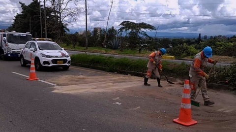 Gobierno Nacional mantiene habilitados principales corredores viales con equipos operativos de las concesiones 