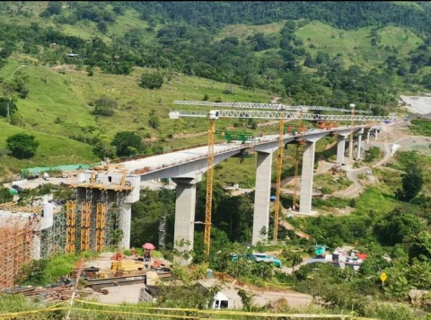 VIADUCTO DE RÍO SUCIO EN SANTANDER LOGRÓ LA UNIÓN DE SUS DOS EXTREMOS, GRACIAS A LA FUNDICIÓN DE LA DOVELA FINAL